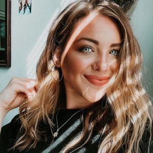 Meet your Posher, Lydia